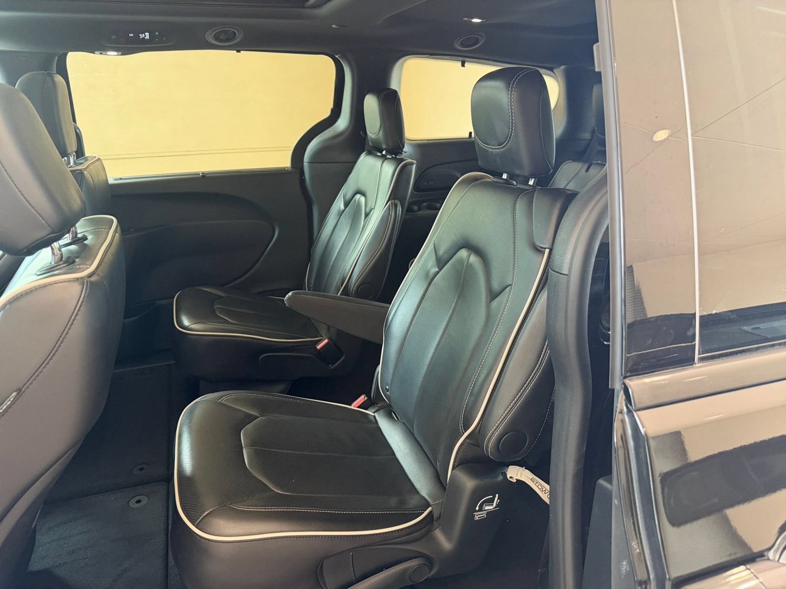 Used 2025 Chrysler Pacifica Limited FWD image 22