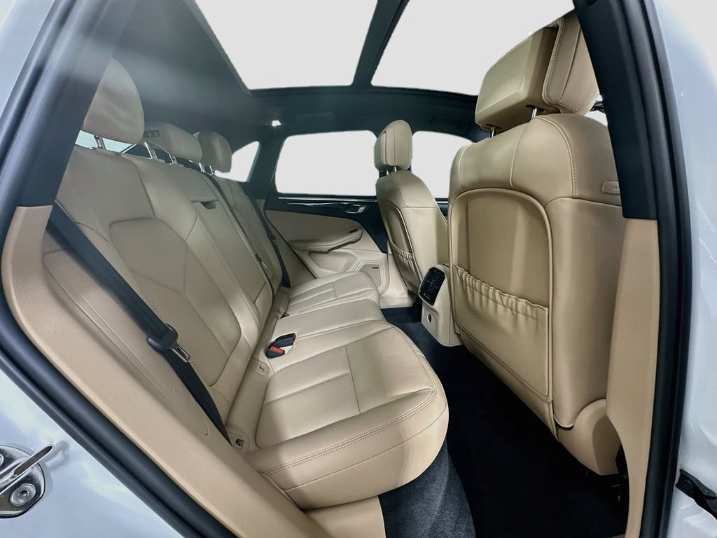 Certified 2026 Porsche Macan AWD/4WD image 30