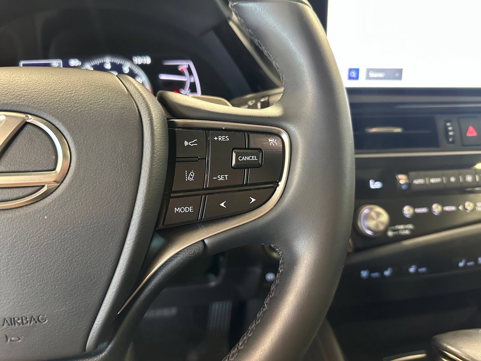 Used 2025 Lexus ES 350 w/ Premium Package FWD image 19