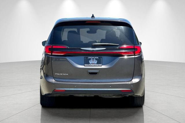 Used 2023 Chrysler Pacifica Touring-L FWD image 5