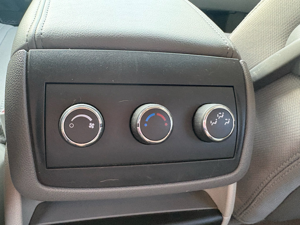 Used 2015 GMC Acadia SLE FWD image 24