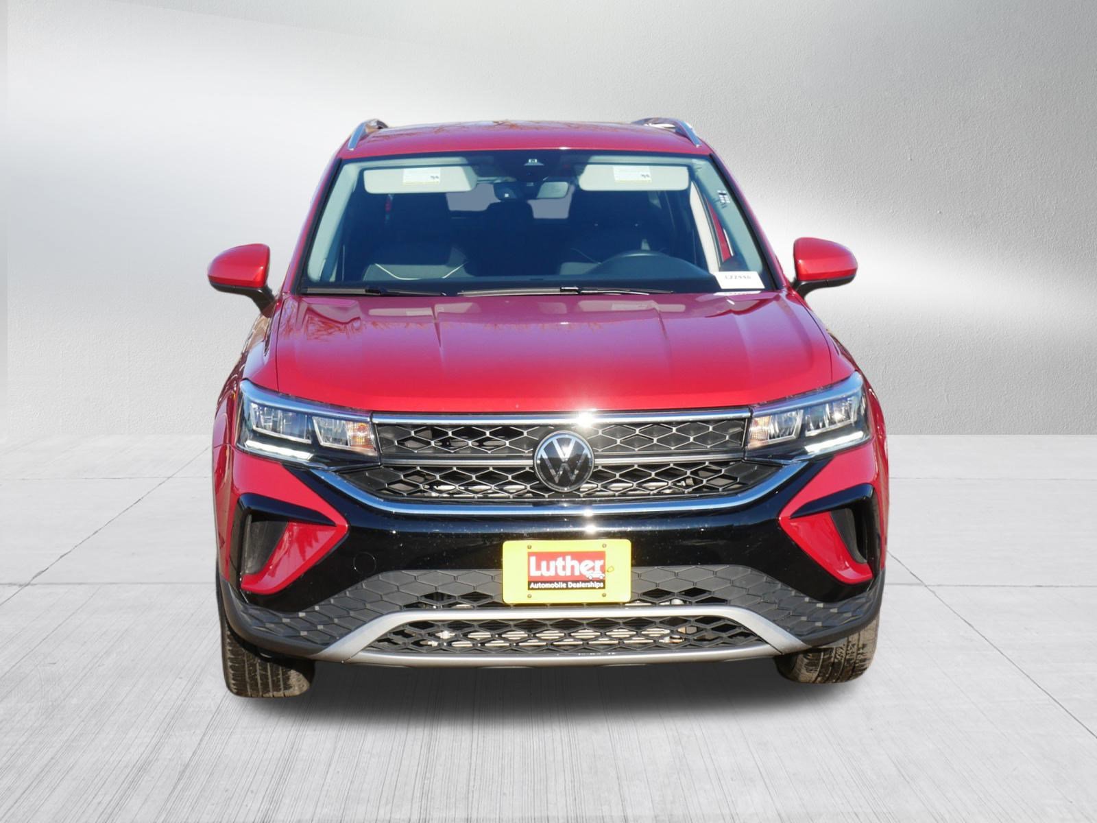 Used 2024 Volkswagen Taos SE image 2