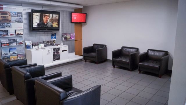 Used 2019 Nissan Armada Platinum w/ Interior Lighting Package image 17