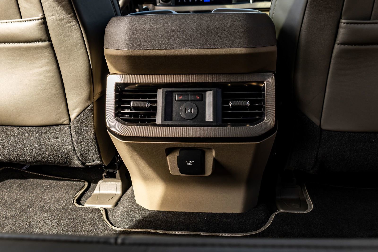 Used 2025 Ford F450 Platinum w/ Platinum Plus Package image 32