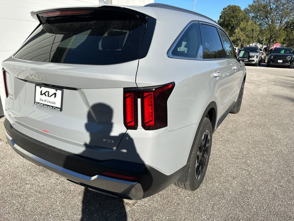 New 2026 Kia Sorento S image 4