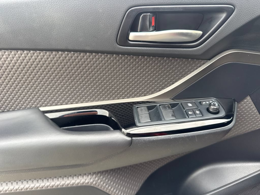 Used 2022 Toyota C-HR Limited FWD image 17