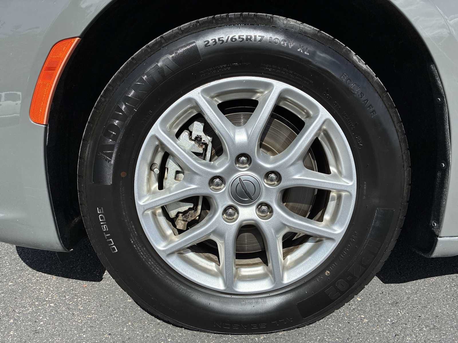 Used 2023 Chrysler Pacifica Touring-L FWD image 18