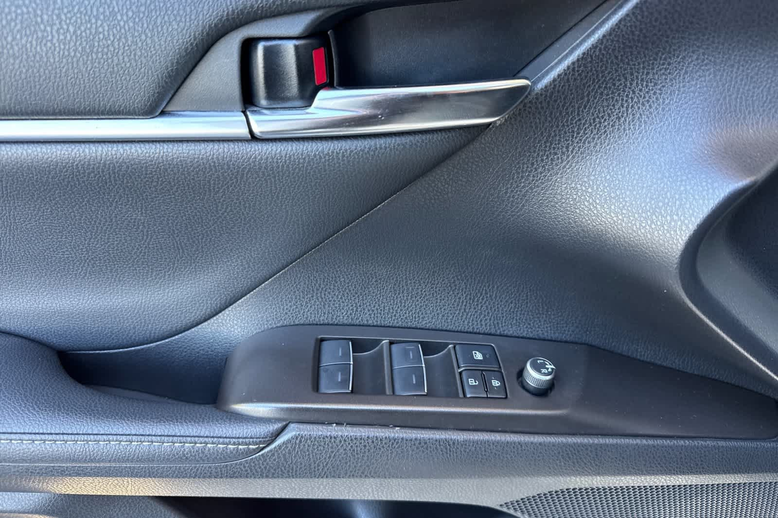 Used 2023 Toyota Camry XSE FWD image 12