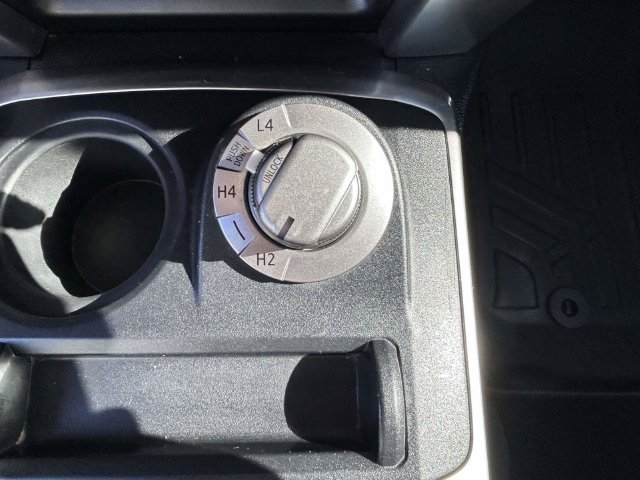Used 2018 Toyota 4Runner SR5 AWD/4WD image 29