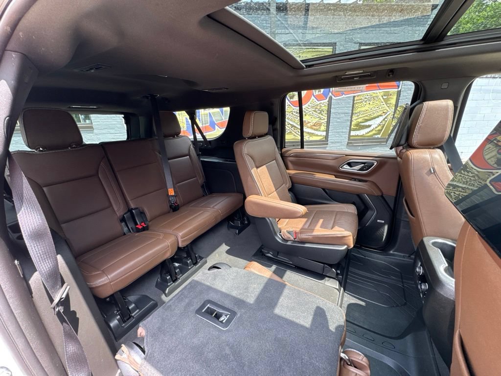 Used 2023 Chevrolet Suburban High Country AWD/4WD image 17