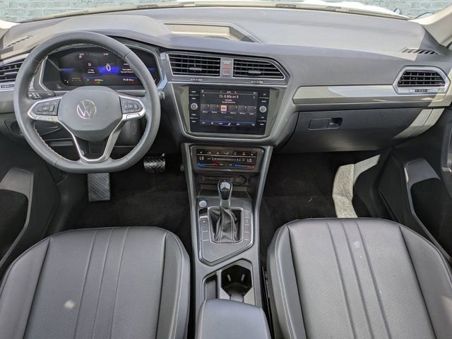 Certified 2023 Volkswagen Tiguan SE w/ Panoramic Sunroof Package FWD image 16