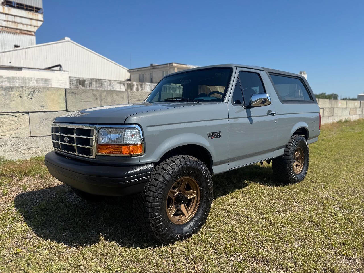 Used 1995 Ford Bronco XLT image 3