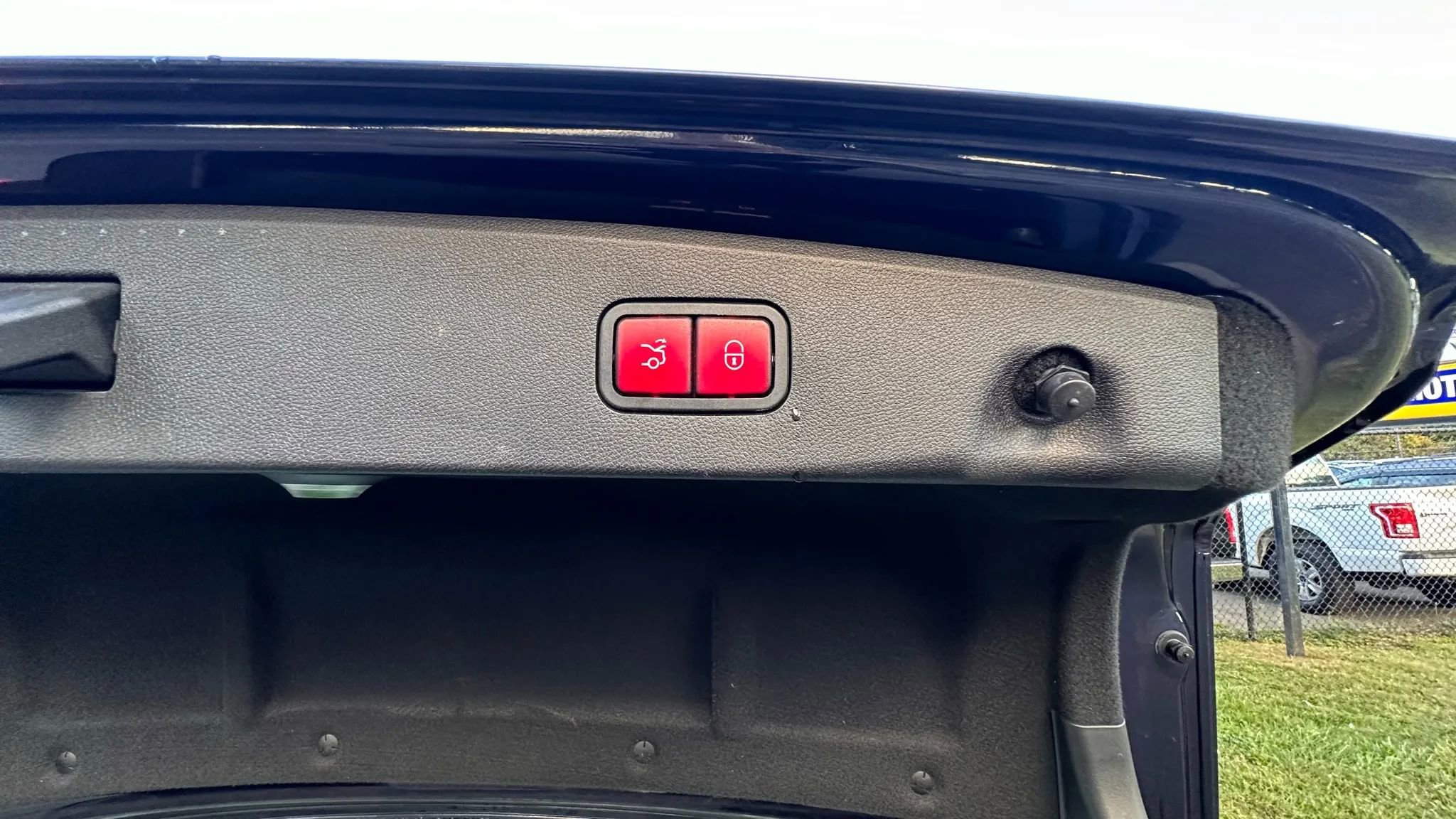 Used 2016 Mercedes-Benz E 350 4MATIC Sedan image 12