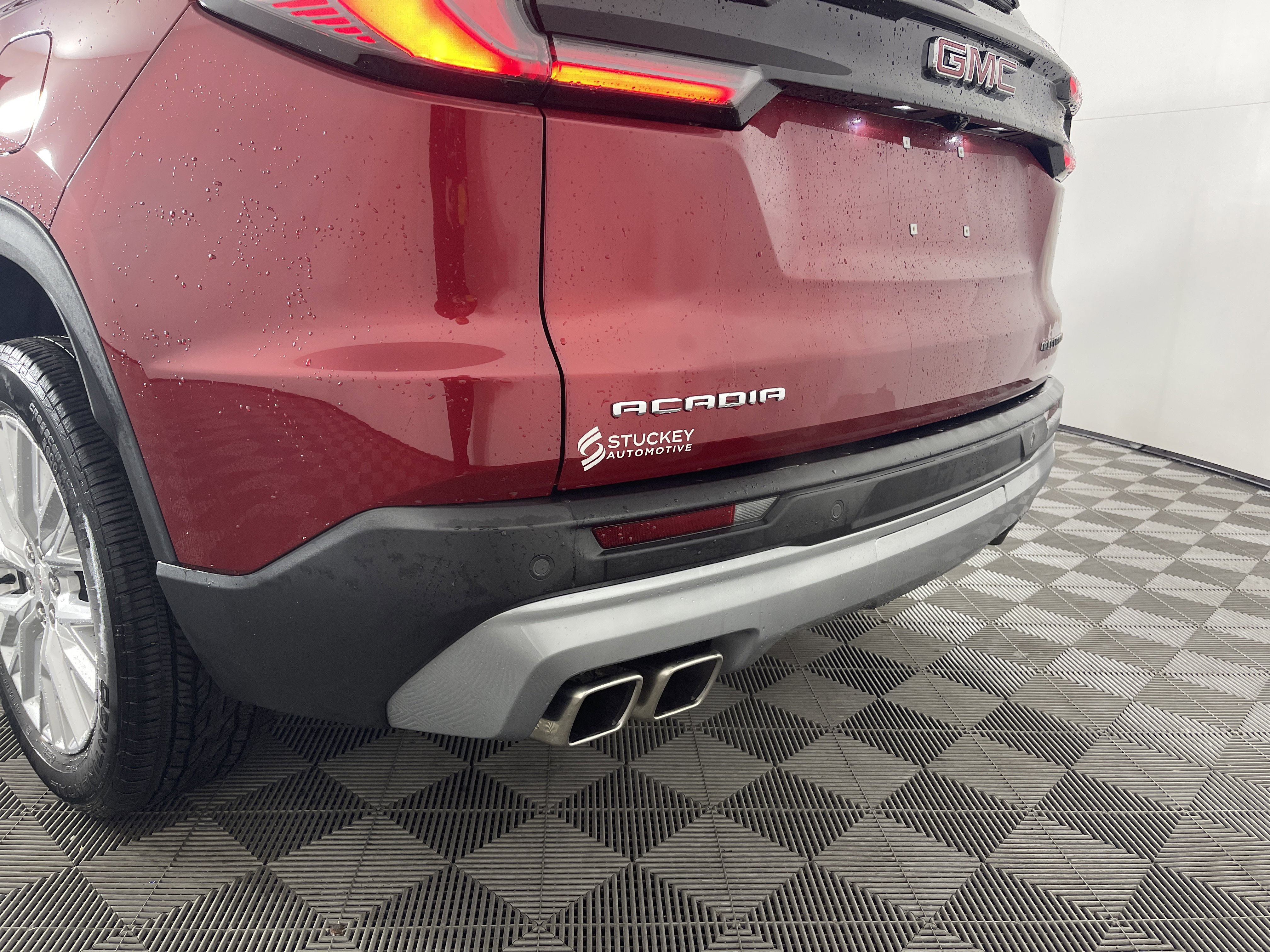 Used 2024 GMC Acadia Elevation image 6