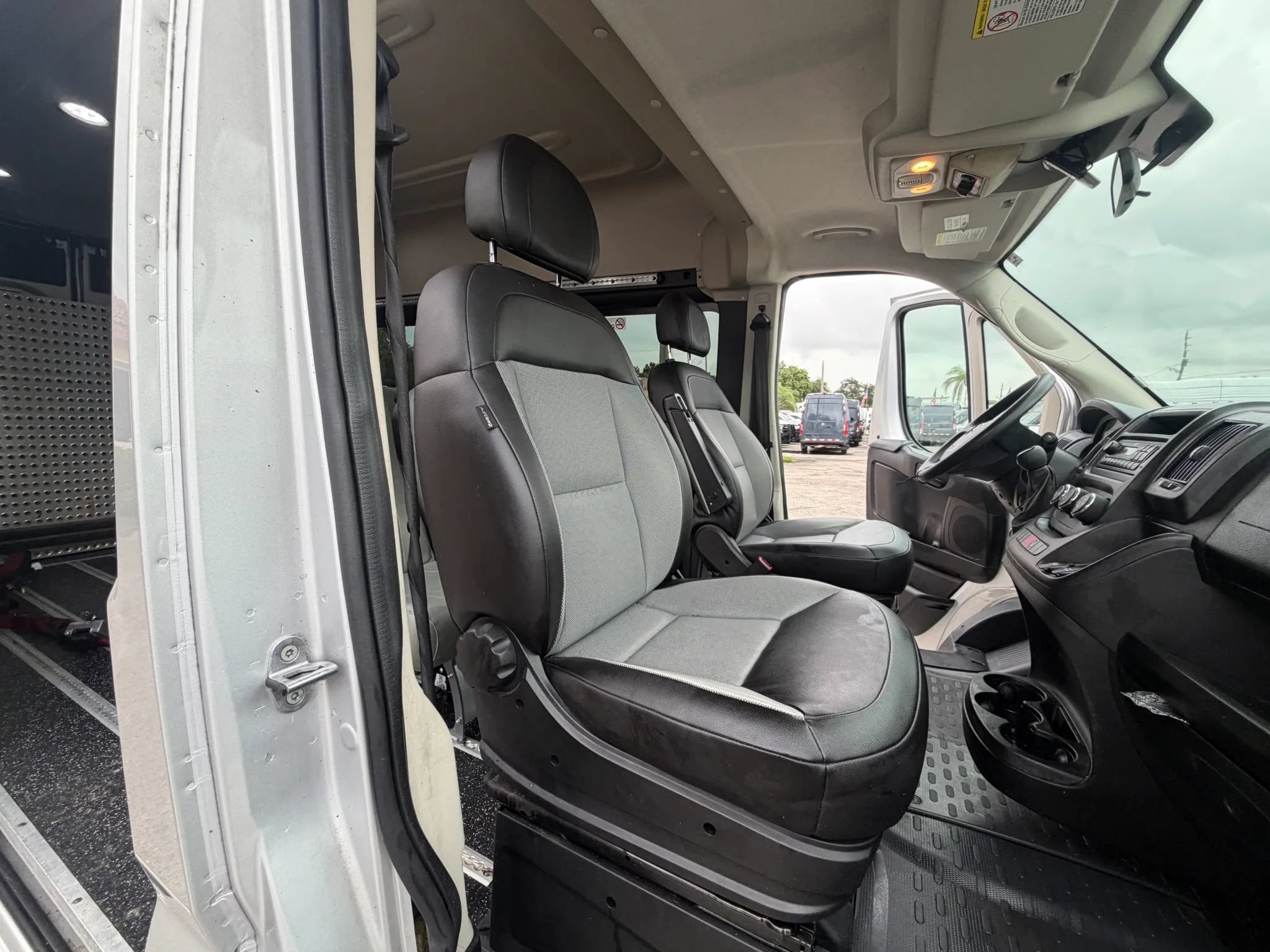 Used 2017 RAM ProMaster 2500 w/ Premium Appearance Group FWD image 20