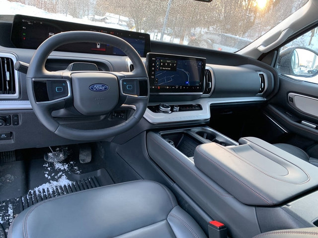 Used 2025 Ford Expedition Active image 22