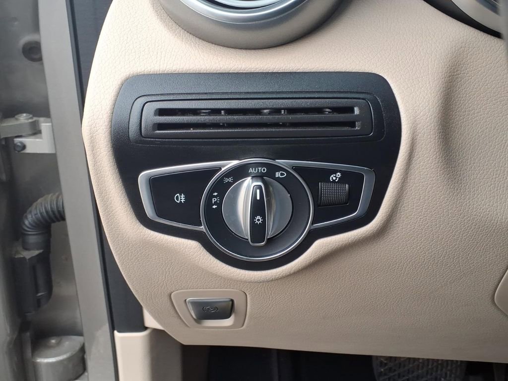 Used 2020 Mercedes-Benz GLC 300 image 18