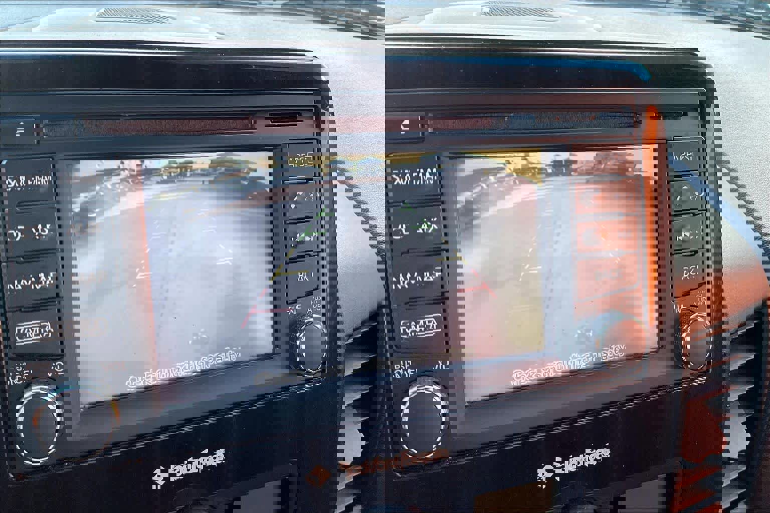 Used 2015 Nissan Titan SL w/ SL Moonroof Package image 26