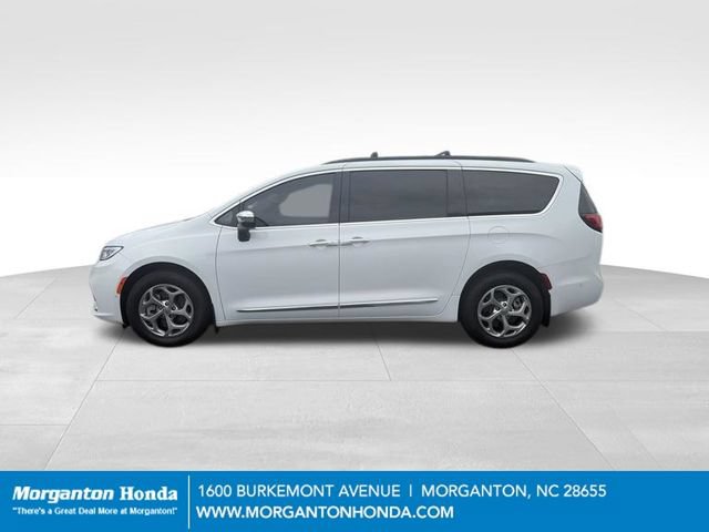 Used 2023 Chrysler Pacifica Limited w/ Uconnect Theater Family Group AWD/4WD image 4