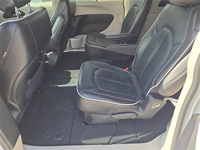 Used 2024 Chrysler Pacifica Limited image 19