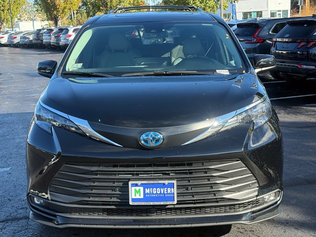 Used 2025 Toyota Sienna XLE w/ XLE Plus Package AWD/4WD image 12