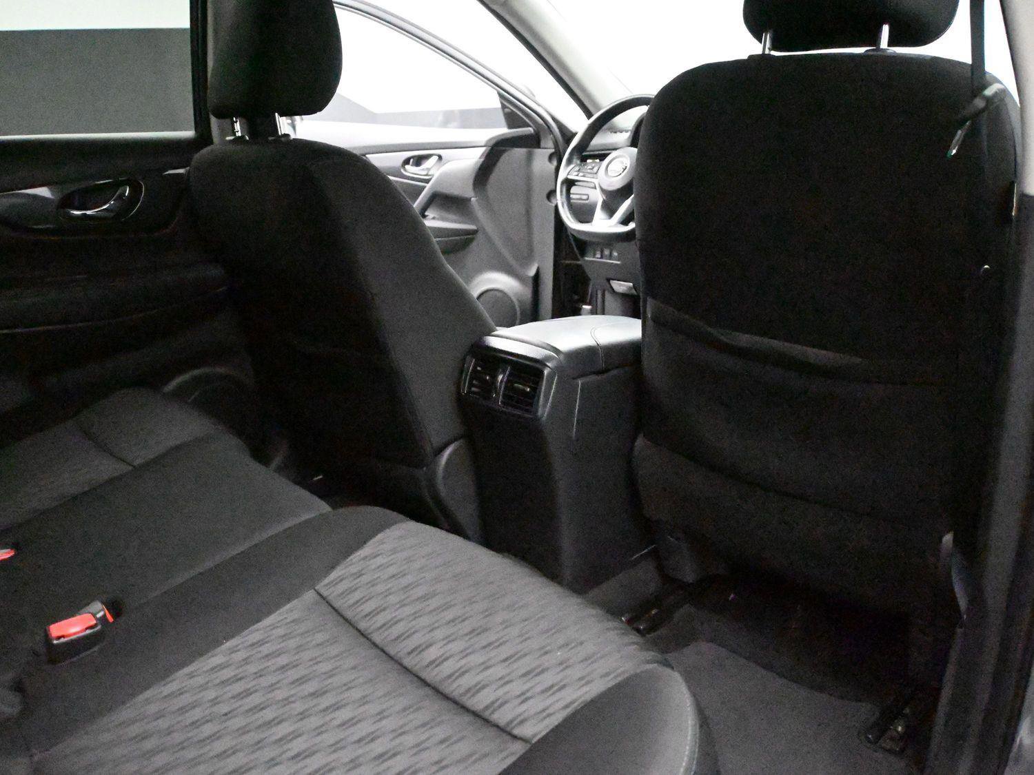 Used 2018 Nissan Rogue SV image 20