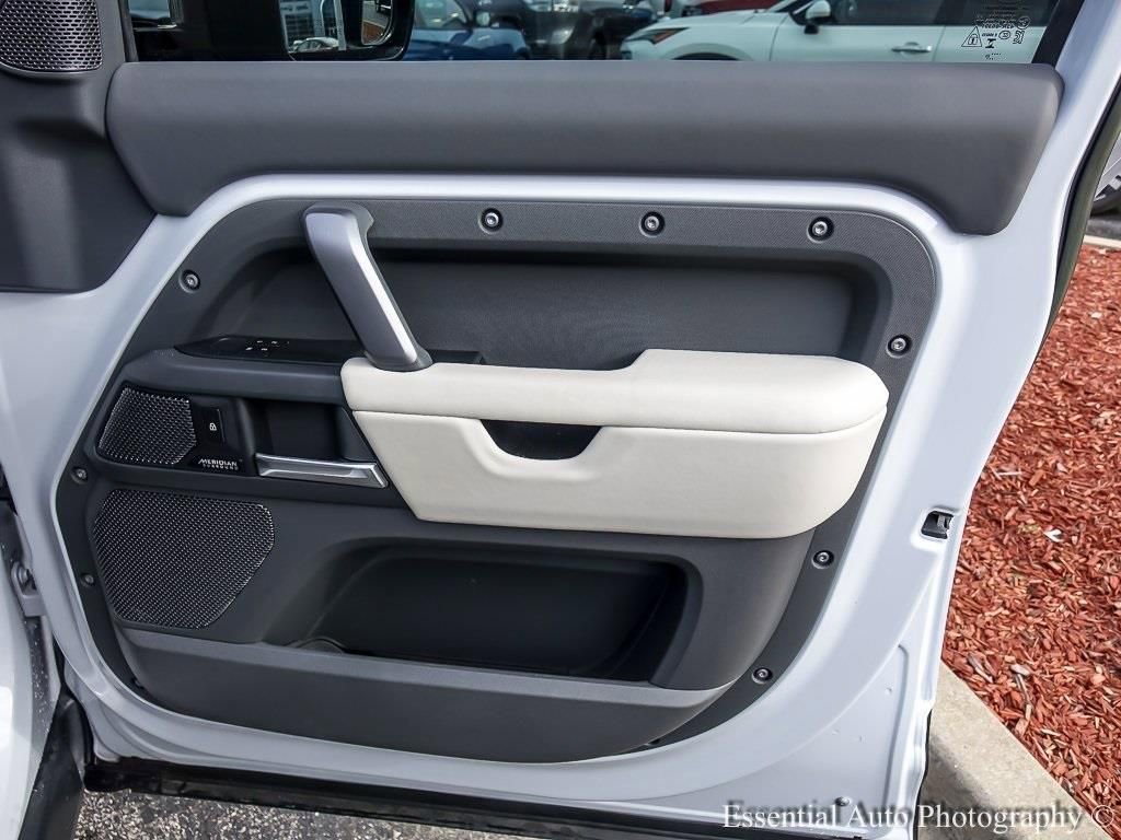 Used 2023 Land Rover Defender 110 X-Dynamic SE image 27