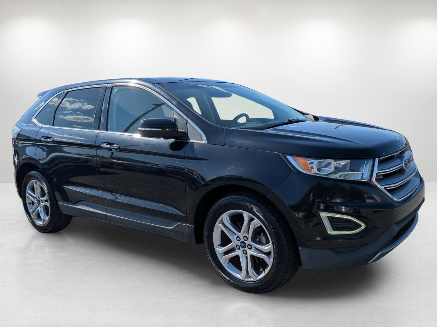 Used 2017 Ford Edge Titanium w/ Technology Package image 3