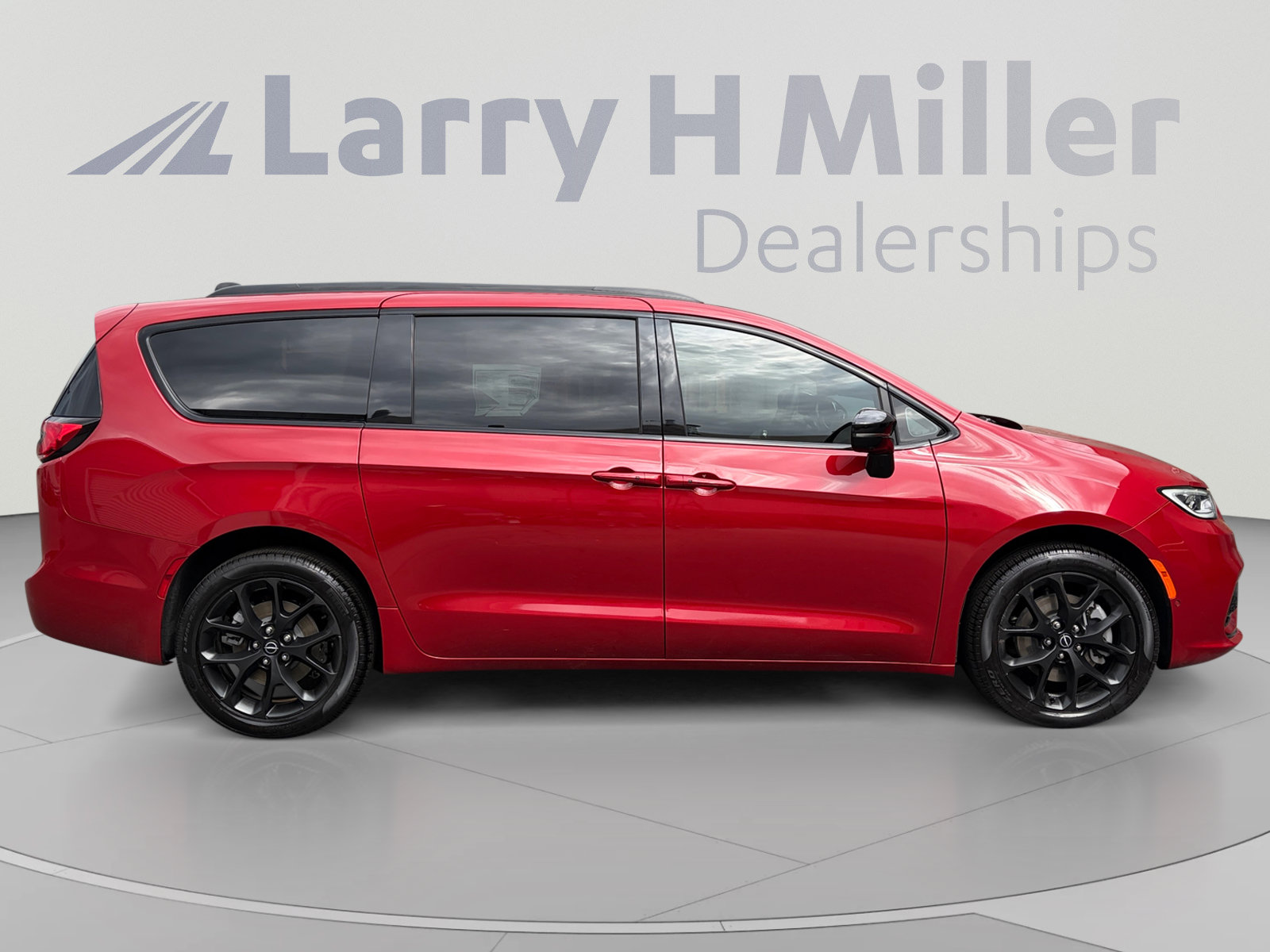 New 2026 Chrysler Pacifica Limited w/ S Appearance Package AWD/4WD image 6