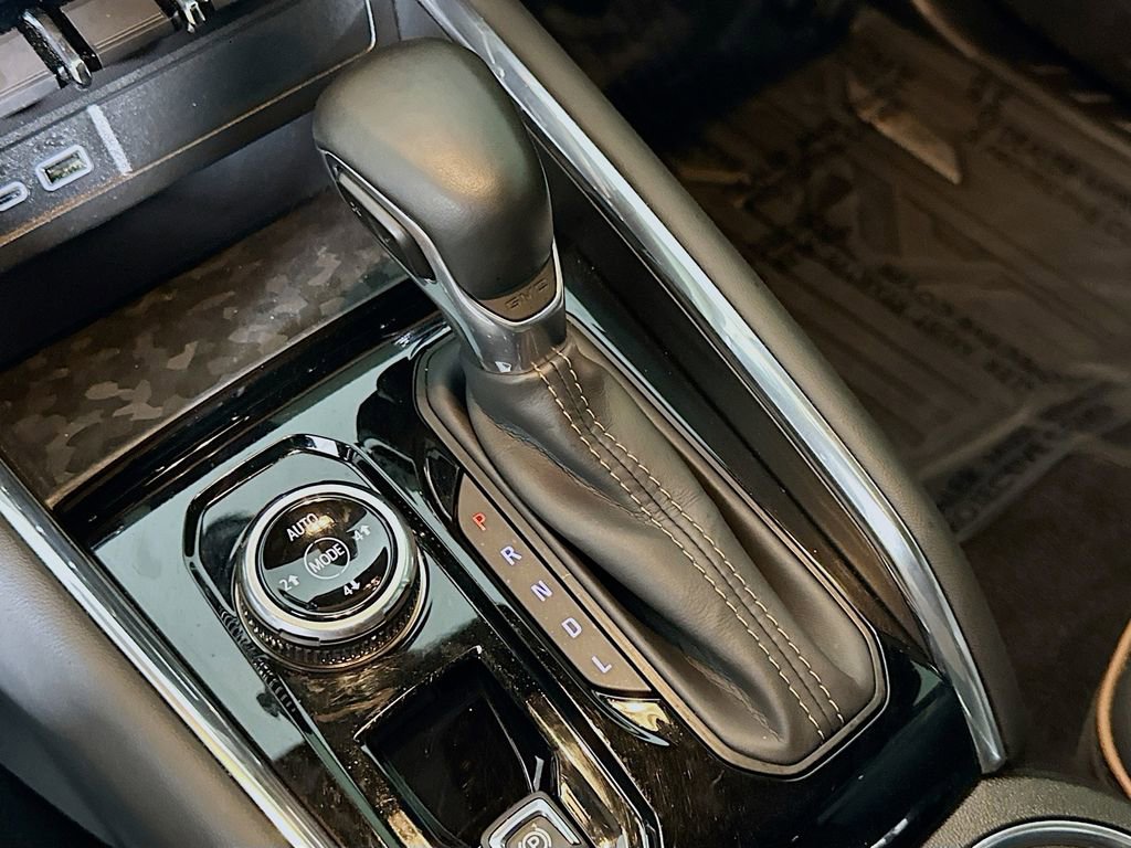 Used 2025 GMC Canyon AT4 image 31