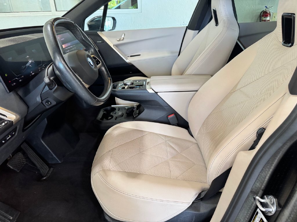 Used 2024 BMW iX xDrive50 AWD/4WD image 22