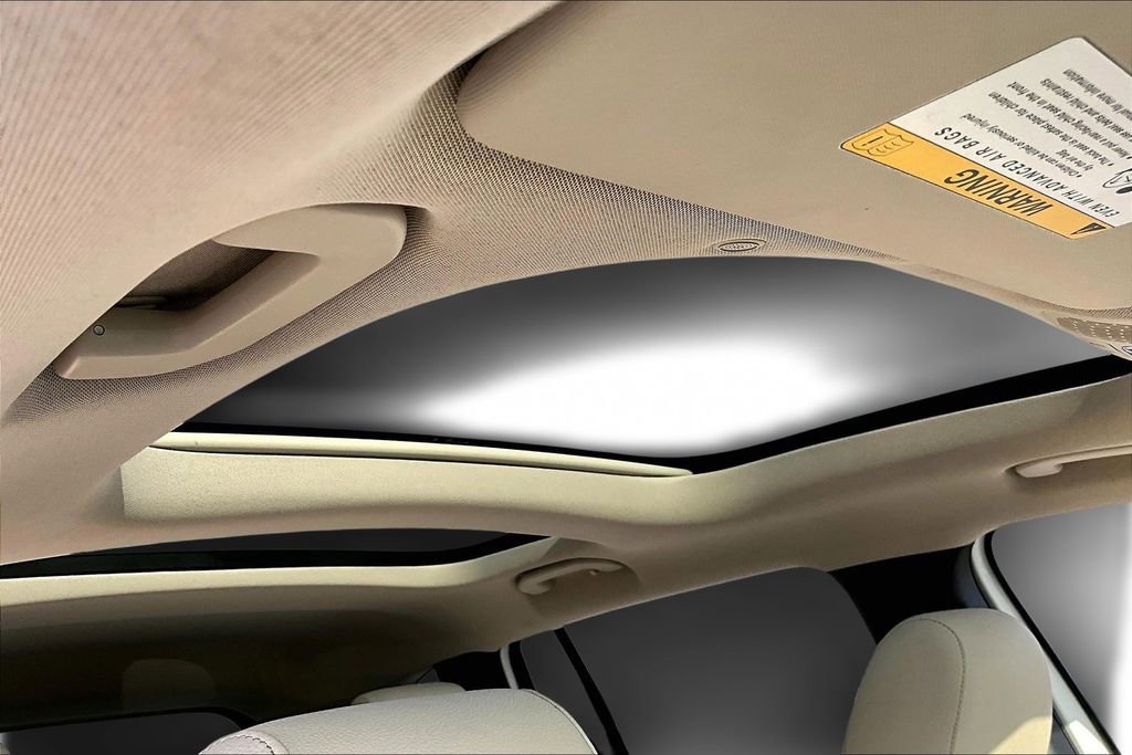 Used 2023 Mercedes-Benz GLB 250 w/ Premium Package image 25