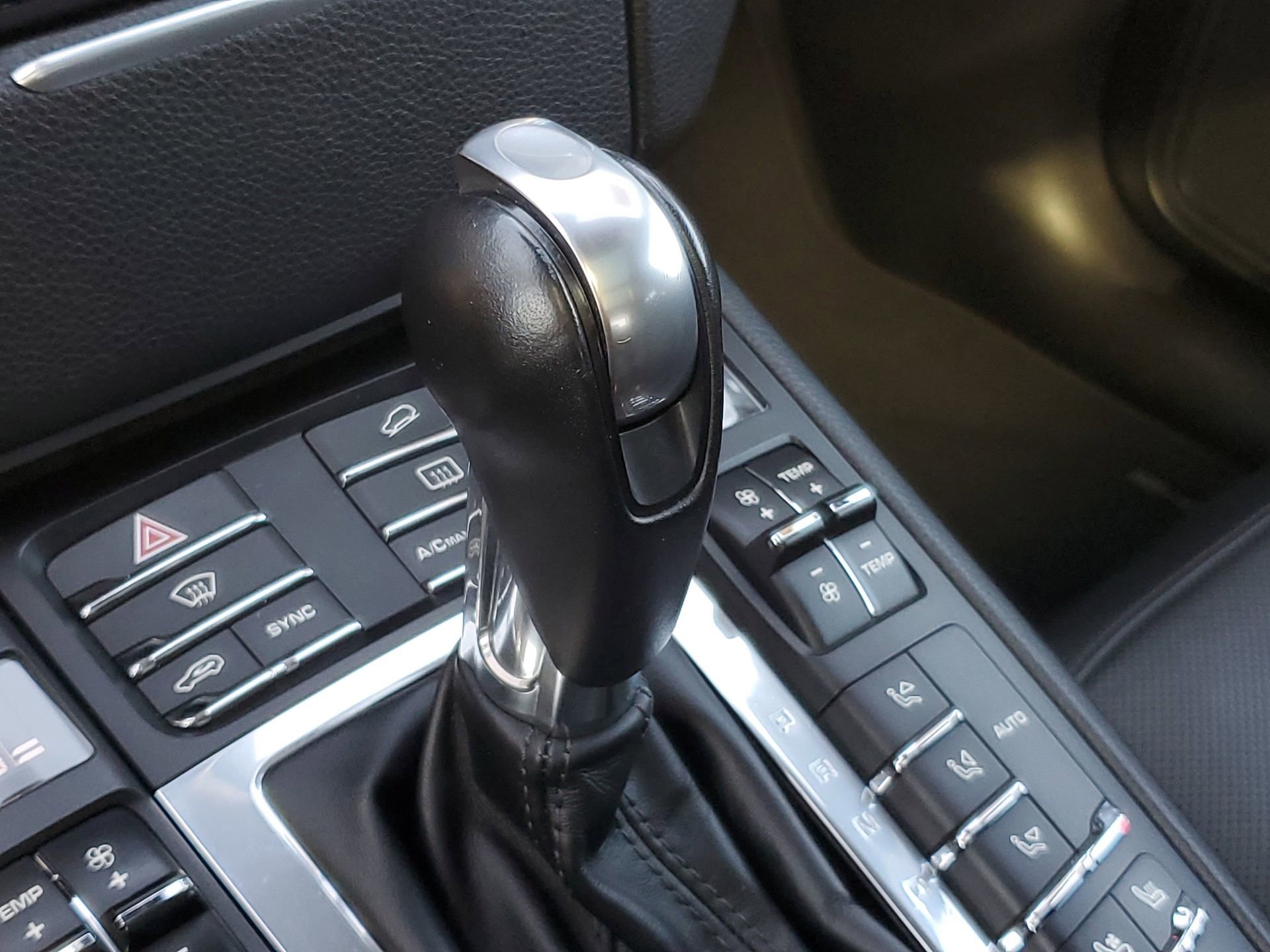 Used 2018 Porsche Macan S image 33