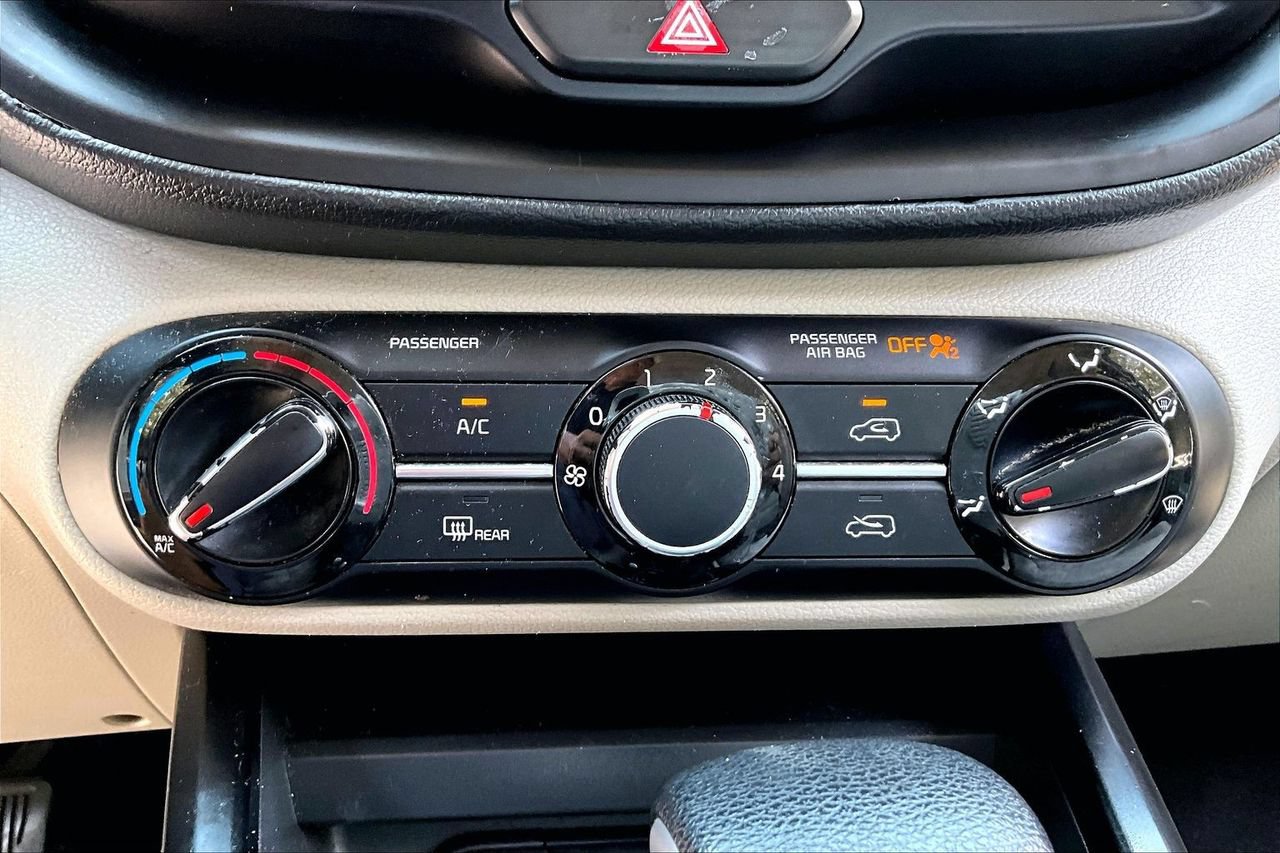 Used 2020 Kia Soul LX FWD image 24
