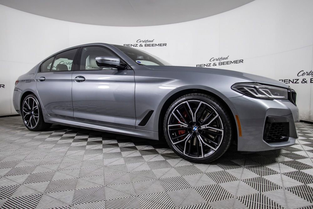 Used 2023 BMW 540i w/ M Sport Package image 3