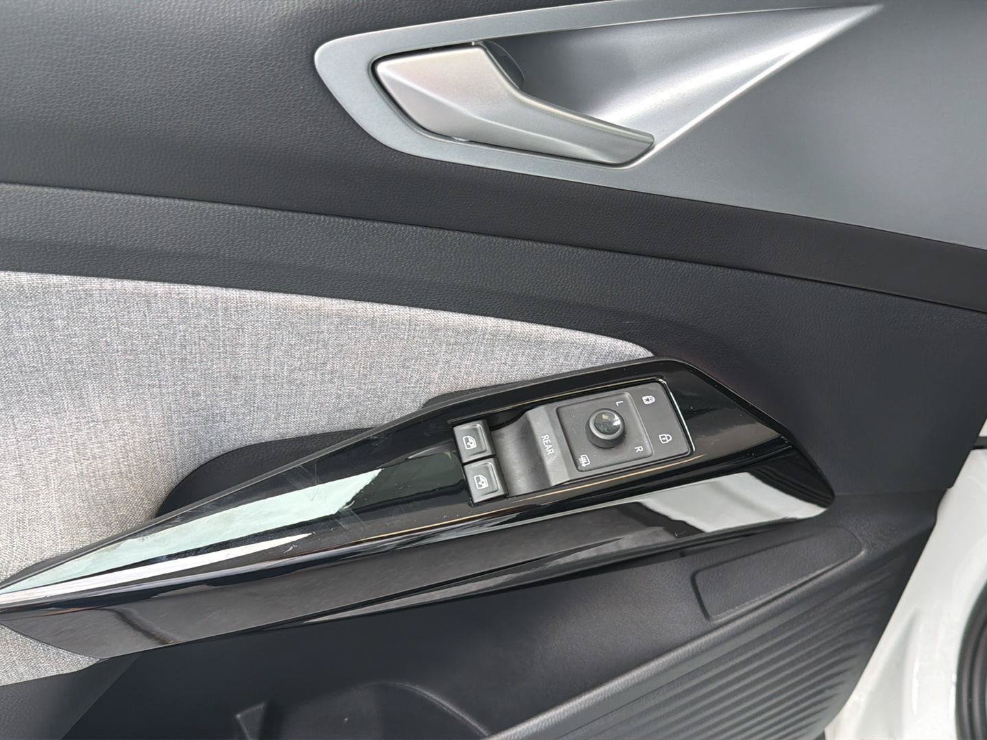 Certified 2023 Volkswagen ID.4 Pro RWD image 14