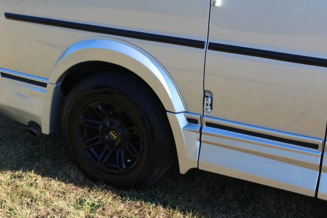 Used 2019 GMC Savana 2500 w/ Enhanced Convenience Package image 9