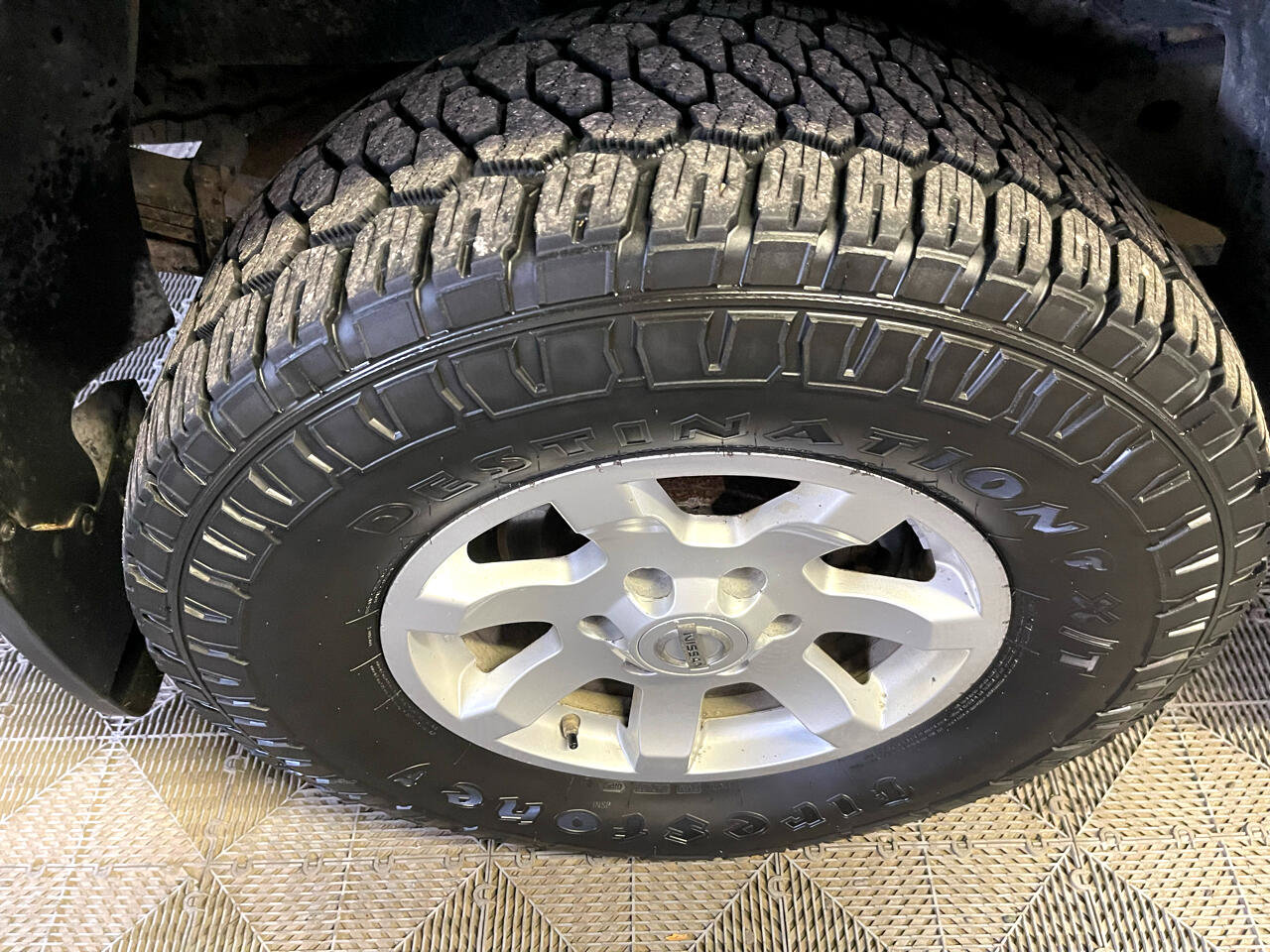 Used 2006 Nissan Titan LE w/ (R02) LE Off-Road Pkg image 17