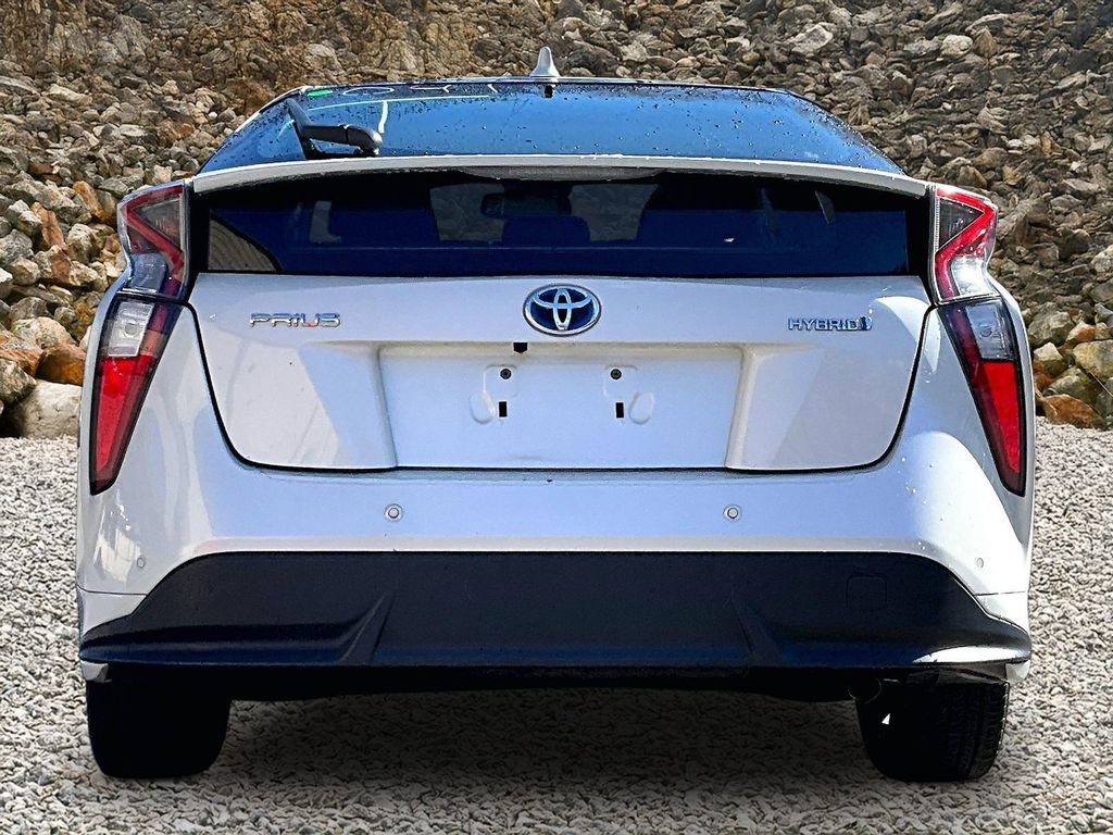 Used 2016 Toyota Prius Four Touring w/ Premium Convenience Package FWD image 4