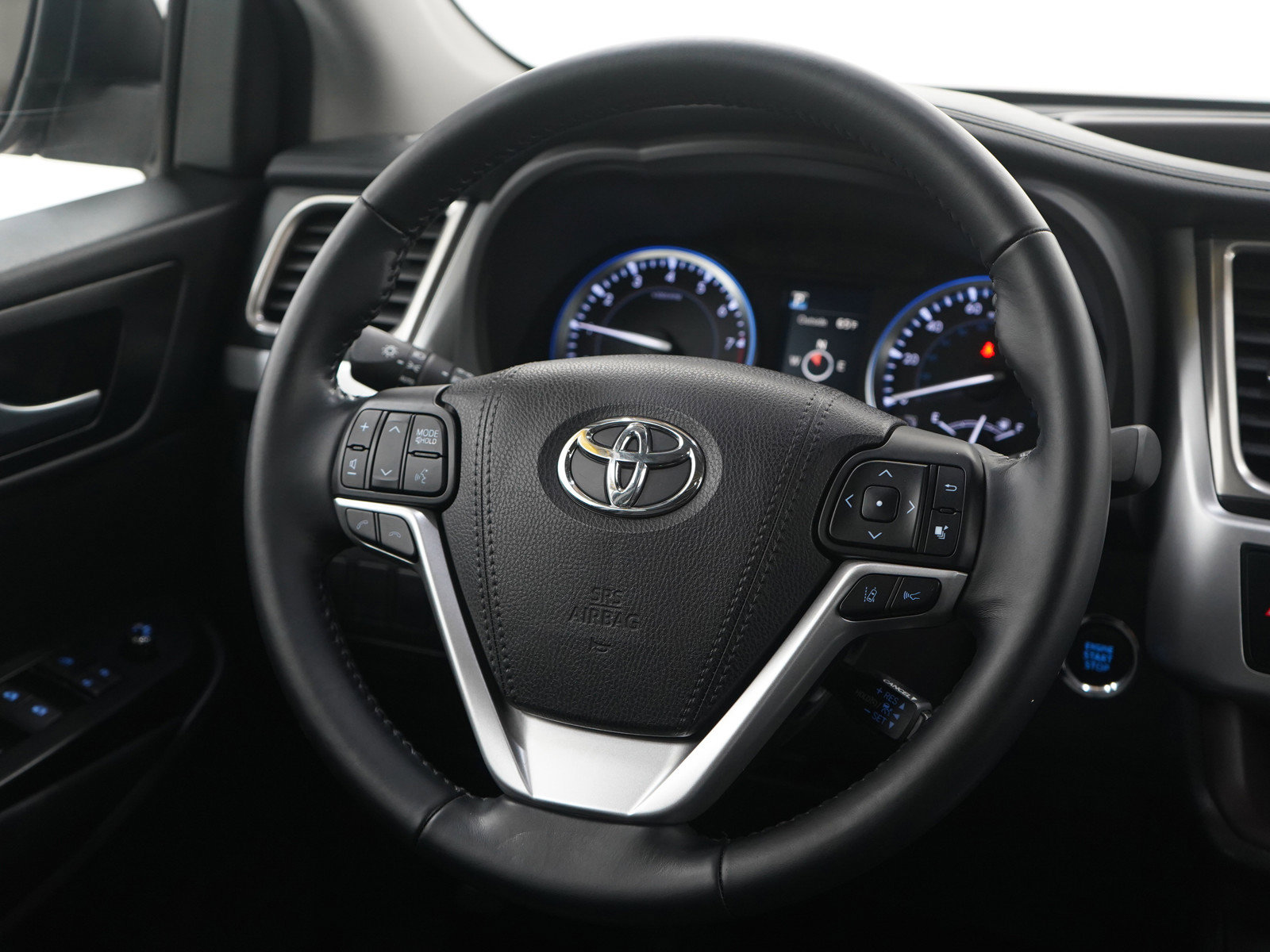 Used 2018 Toyota Highlander XLE image 16