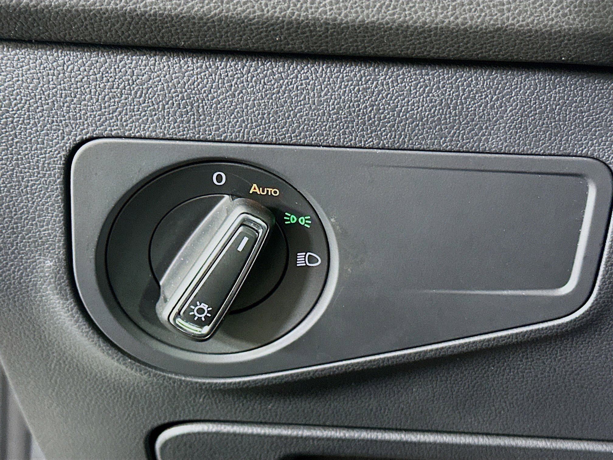 Used 2024 Volkswagen Tiguan SE image 16