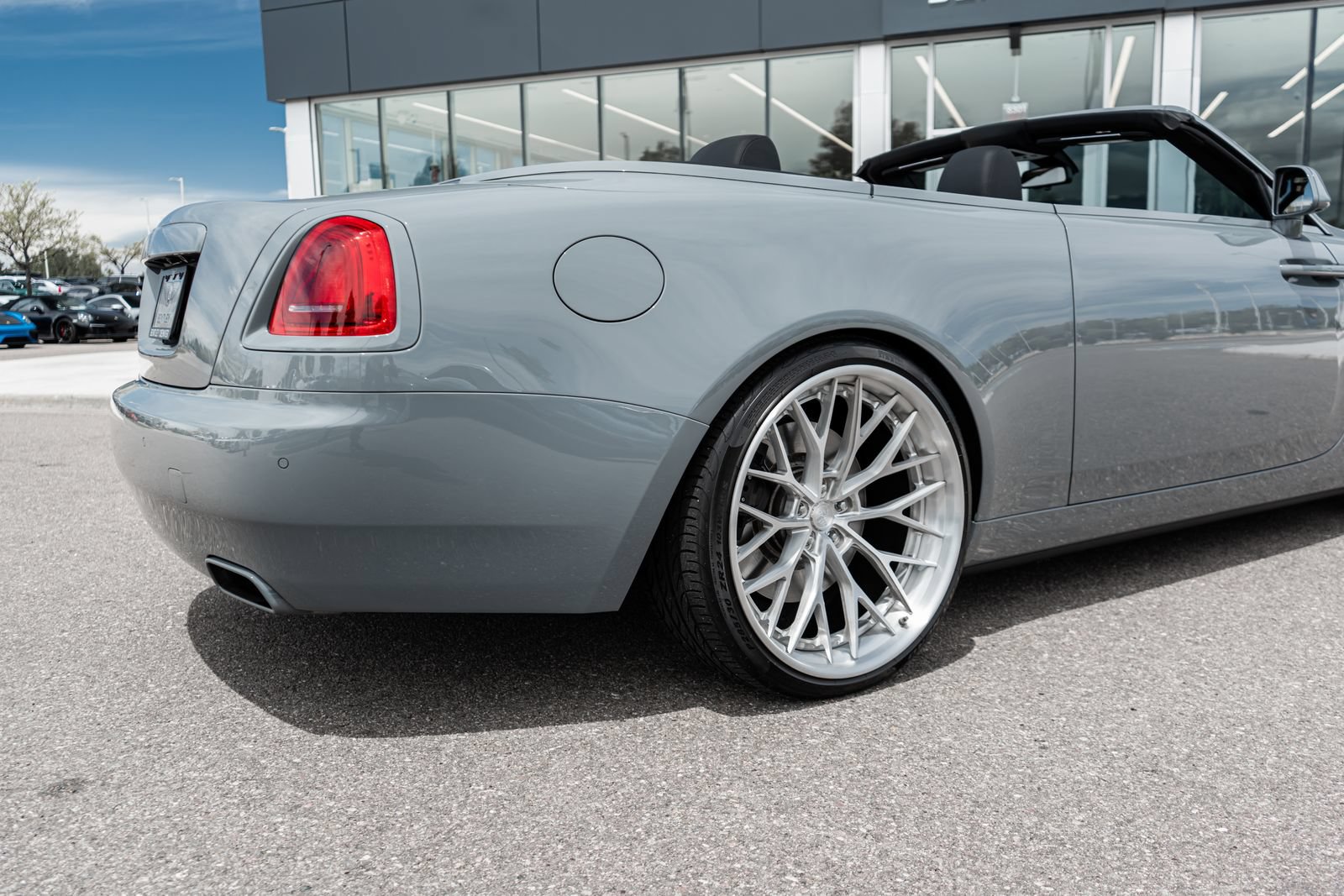 Used 2020 Rolls-Royce Dawn RWD image 14