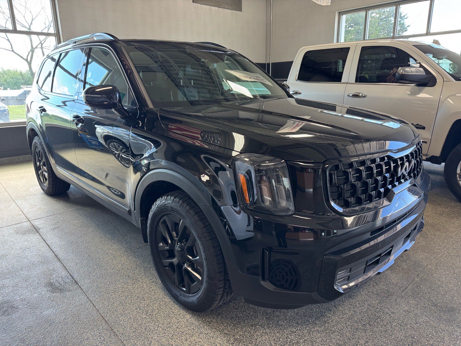 Used 2025 Kia Telluride SX Prestige X-Pro AWD/4WD image 3