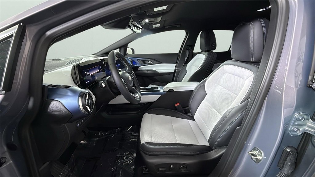 Used 2025 Chevrolet Equinox EV LT image 17