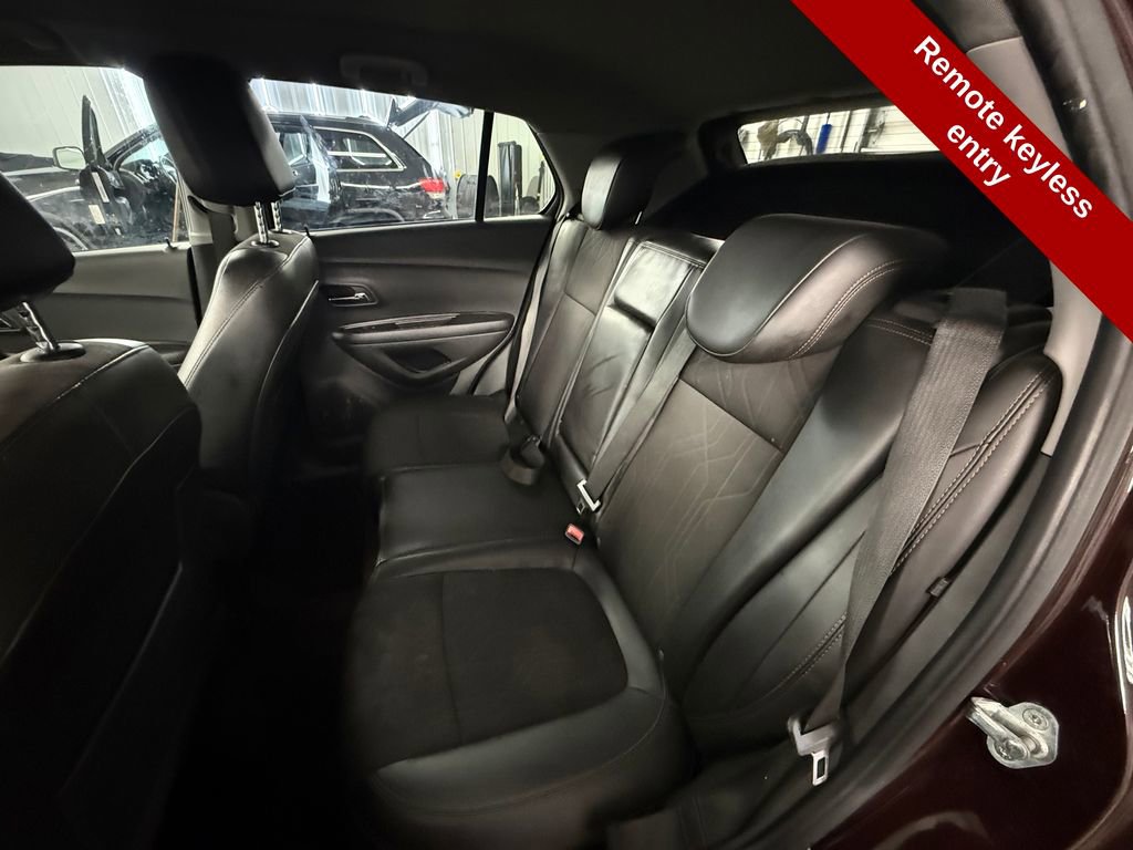 Used 2021 Chevrolet Trax LT w/ LT Convenience Package image 32