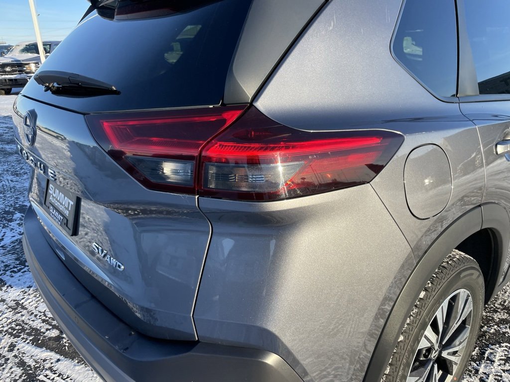 Used 2023 Nissan Rogue SV image 39