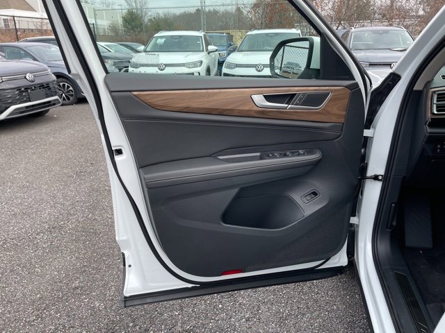 New 2026 Volkswagen Atlas SE image 28