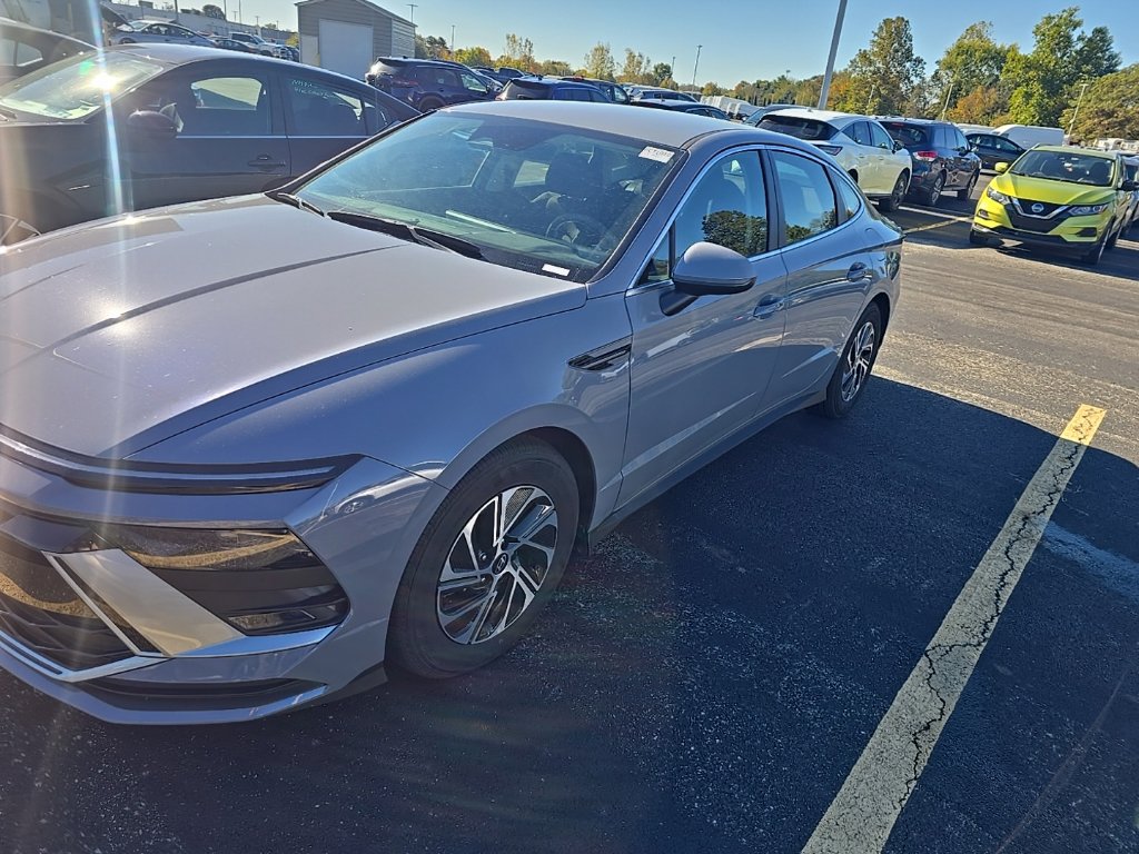 Used 2026 Hyundai Sonata Blue FWD image 2