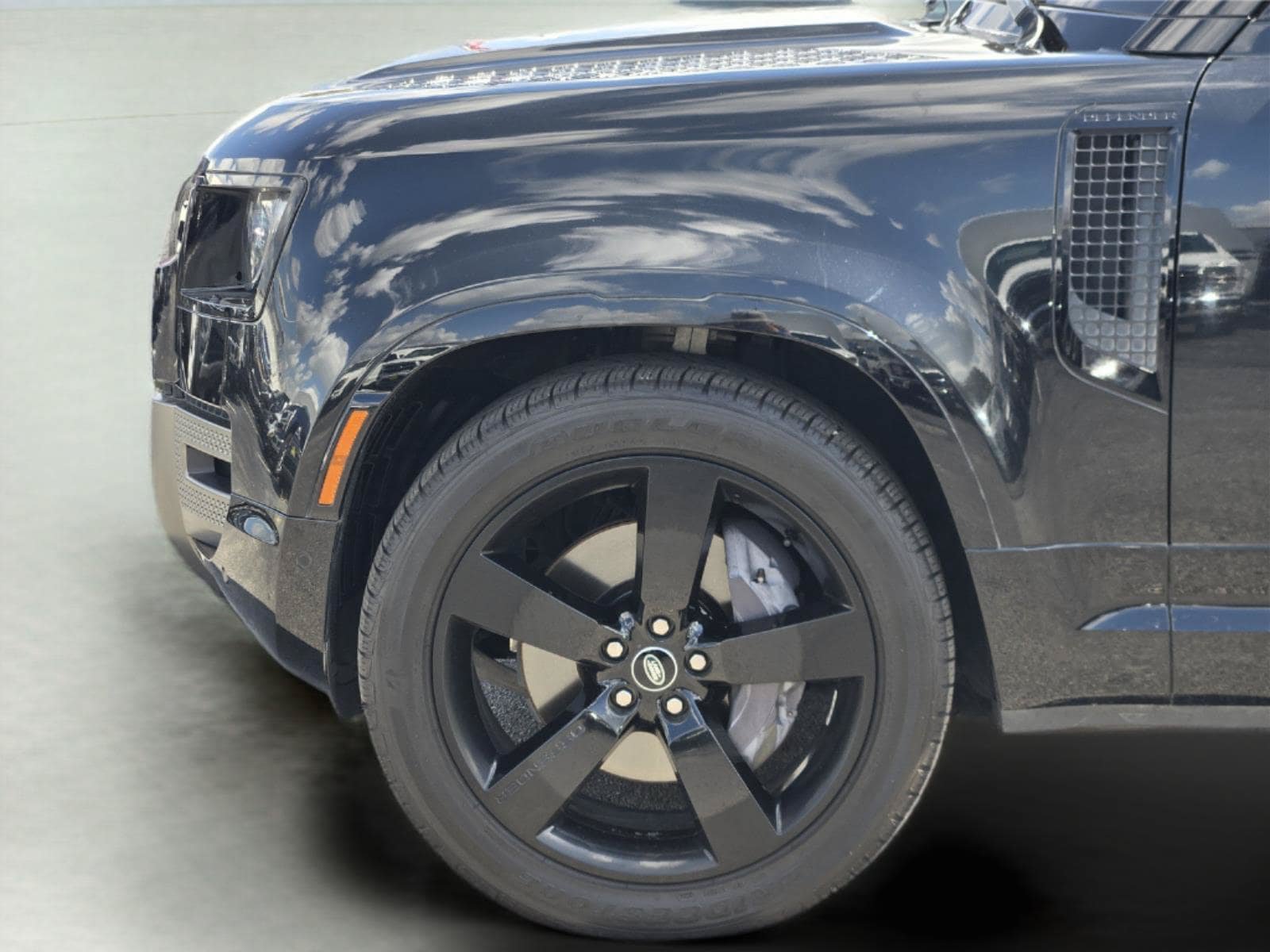 Used 2022 Land Rover Defender 110 X-Dynamic HSE AWD/4WD image 9