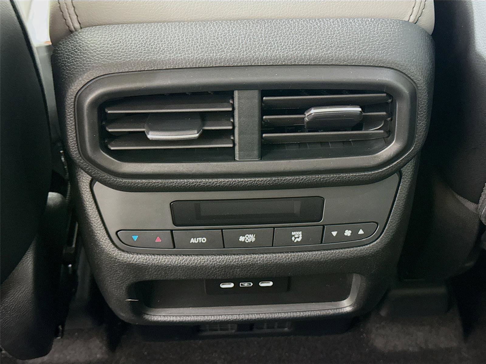 Used 2024 Honda Pilot EX-L image 32